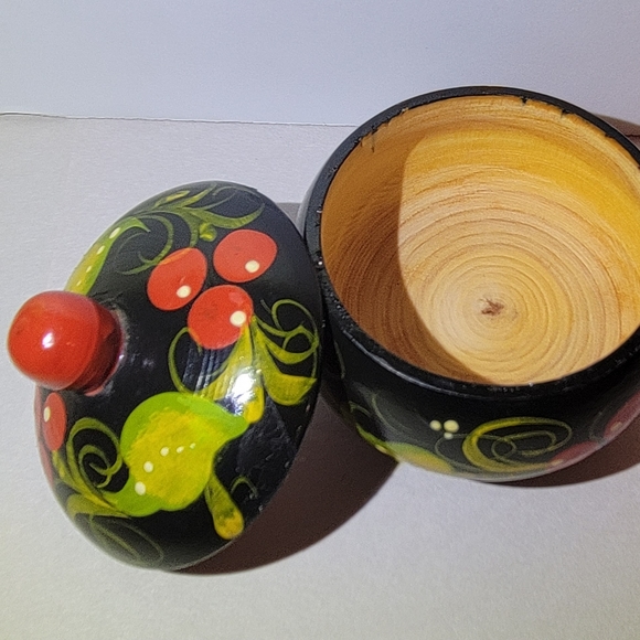 Russian Vintage Black And Red Berry Wooden Tea Bowl Small. - Picture 4 of 6